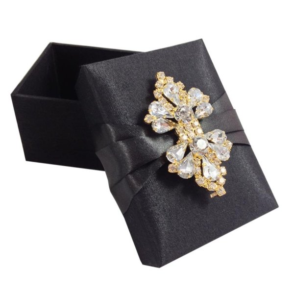 Royal Gold Diamond Brooch Adorned Silk Wedding Gift Treasure Box