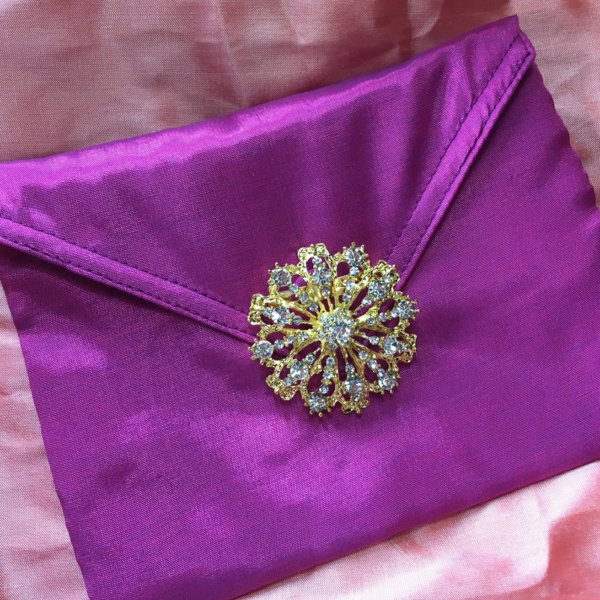 Royal Amethyst Silk Envelope: Pristine Card Vessels for Distinguished Celebrations