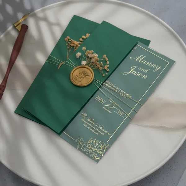 Verdant Enchantment Wedding Wrap: Glossy Green Nature-Inspired 5X7 Card Enclosure